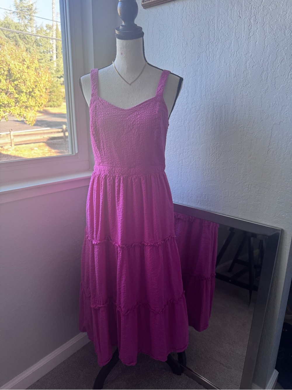 Japna Sleeveless Tiered Midi Dress in Fuchsia